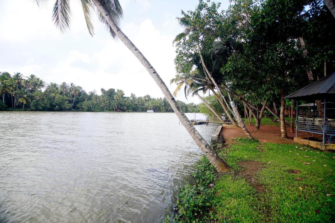 Munroe Lagoons Kollam Zewnętrze zdjęcie